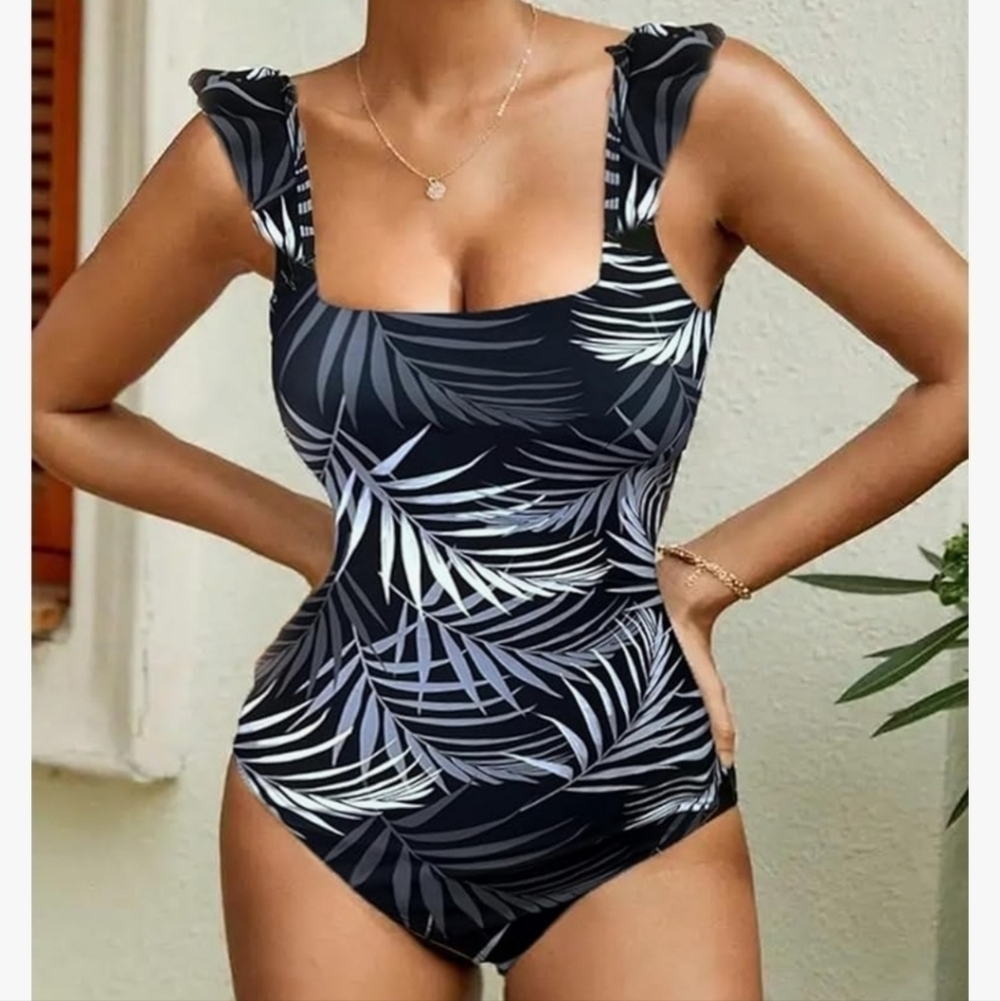 131. 🆕 Small Retro Style Square Neck Ruffled Straps Black White Palm